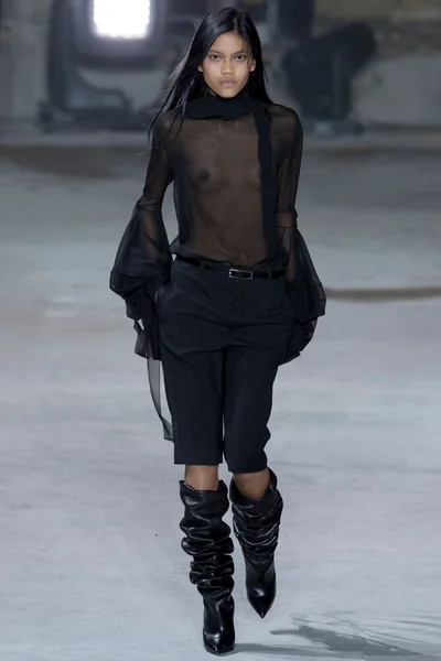 Look 48